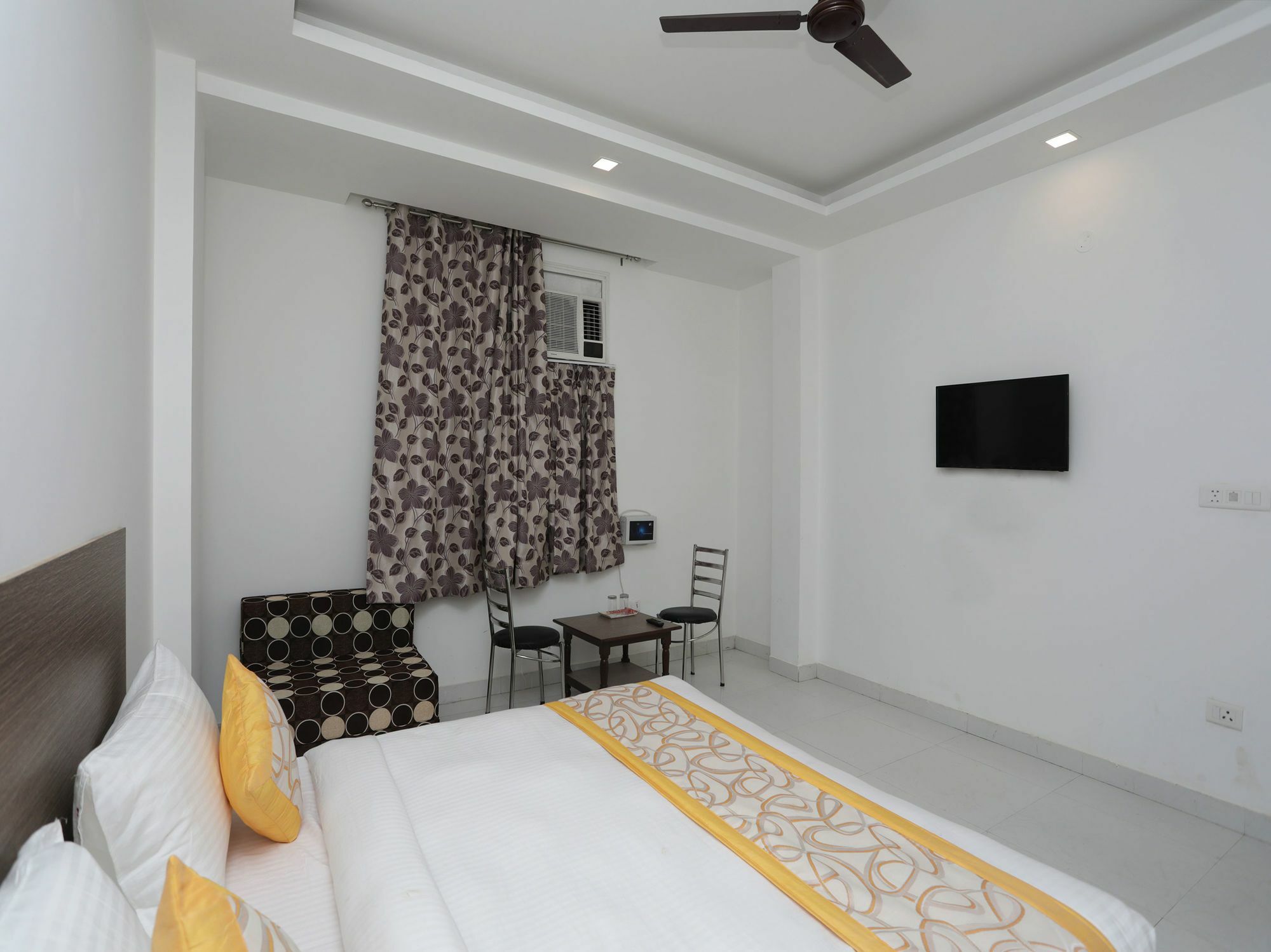 Oyo Hotel Qubic Stay New Delhi Exterior foto